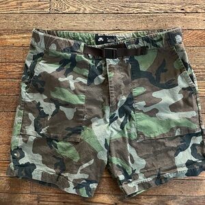 Nike SB Cargo Shorts Mens 36 Green Camo Military Belted Skateboard Ripstop